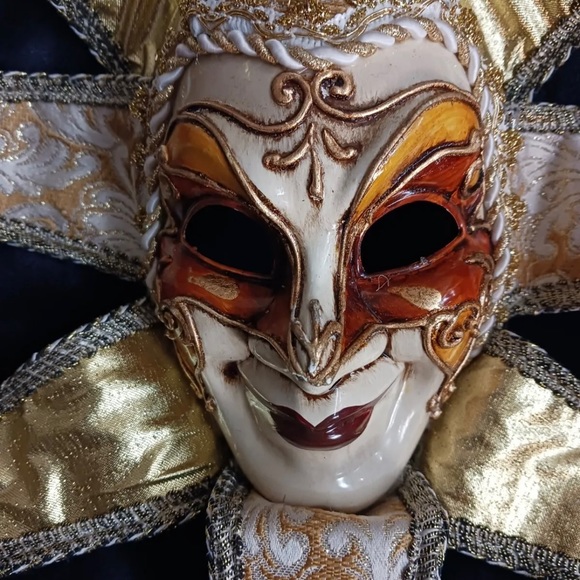 Beautifully Ornate Hand Made Wall Hanging Venetian Mask. - Picture 2 of 13